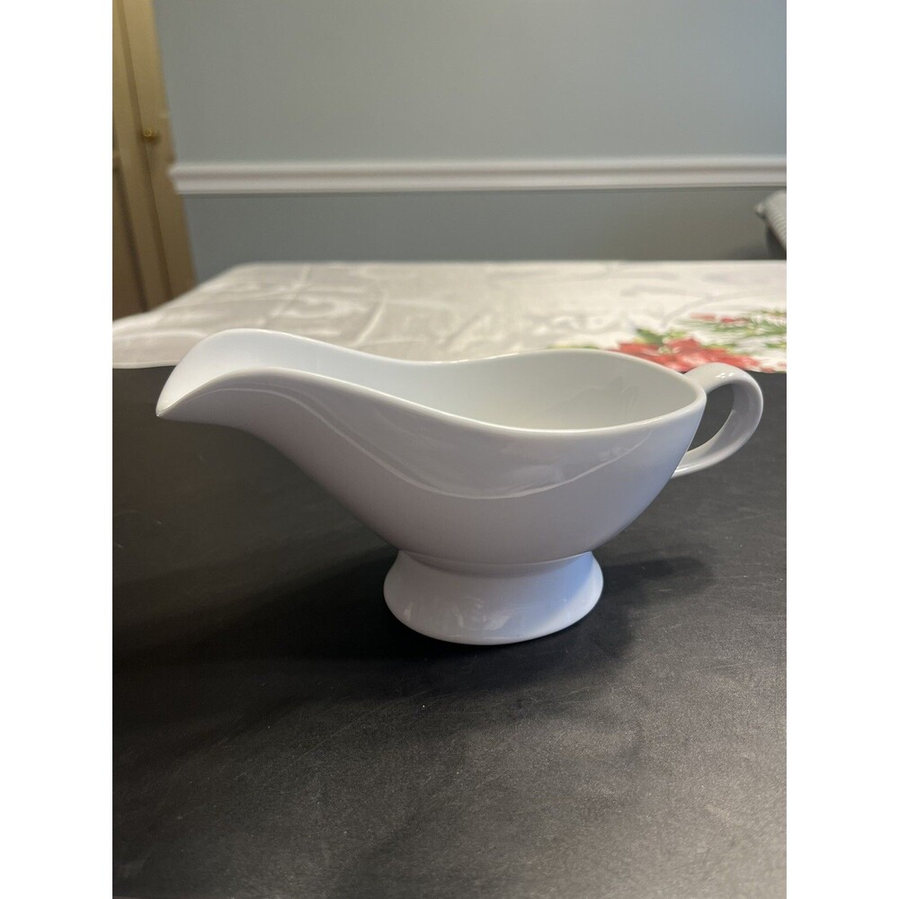 Williams Sonoma Ceramic White Sauce Gravy Boat